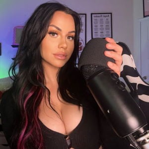 ShotsofSimone π