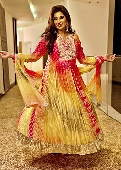 Shreya Ghoshal image 1 of 1