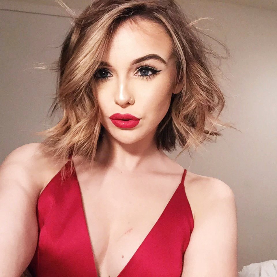 Acacia Brinley Clark - Free pics, galleries & more at Babepedia