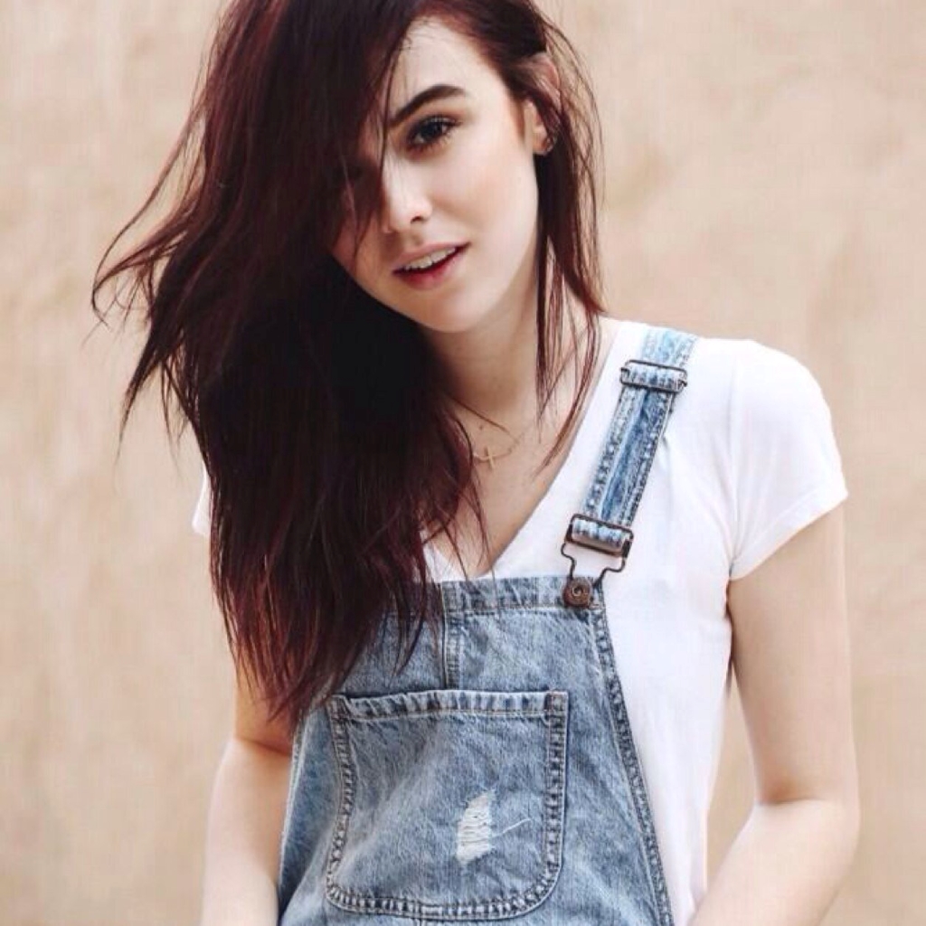 Acacia Brinley Clark - Free pics, galleries & more at Babepedia