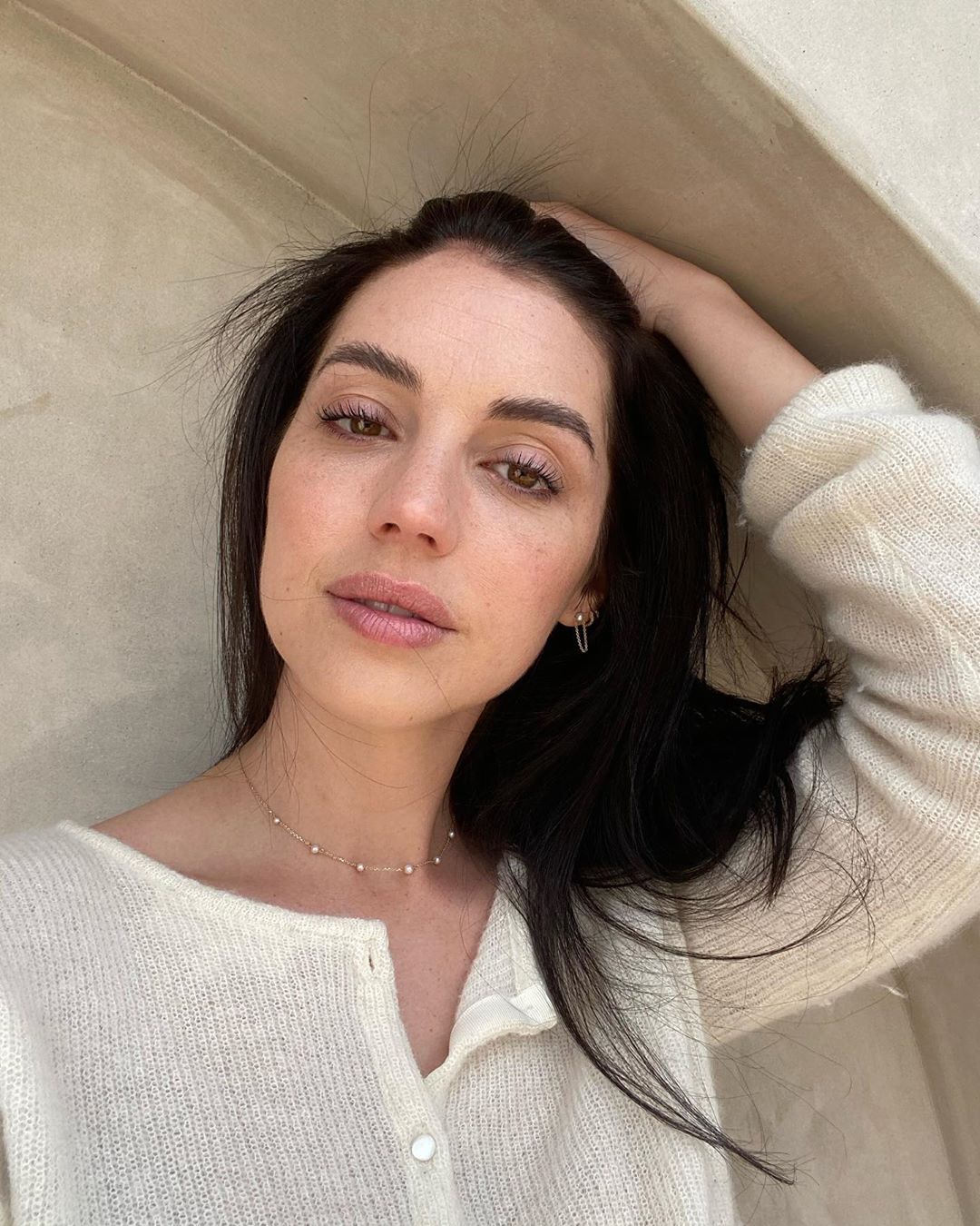 Adelaide Kane - Free pics, galleries & more at Babepedia