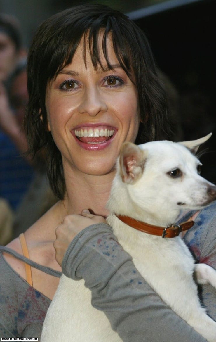 Alanis Morissette - Free pics, galleries & more at Babepedia