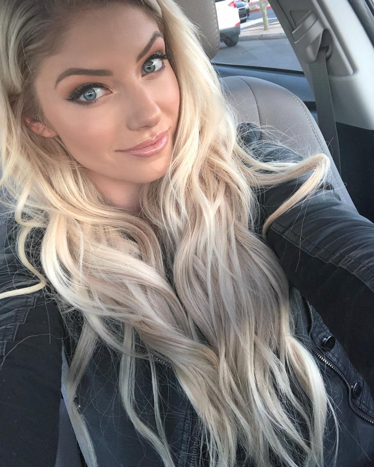 Alexa Bliss - Free pics, galleries & more at Babepedia