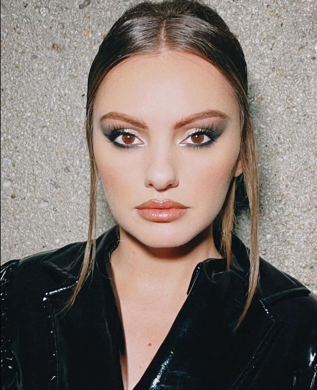 Alexandra Stan - Free pics, galleries & more at Babepedia