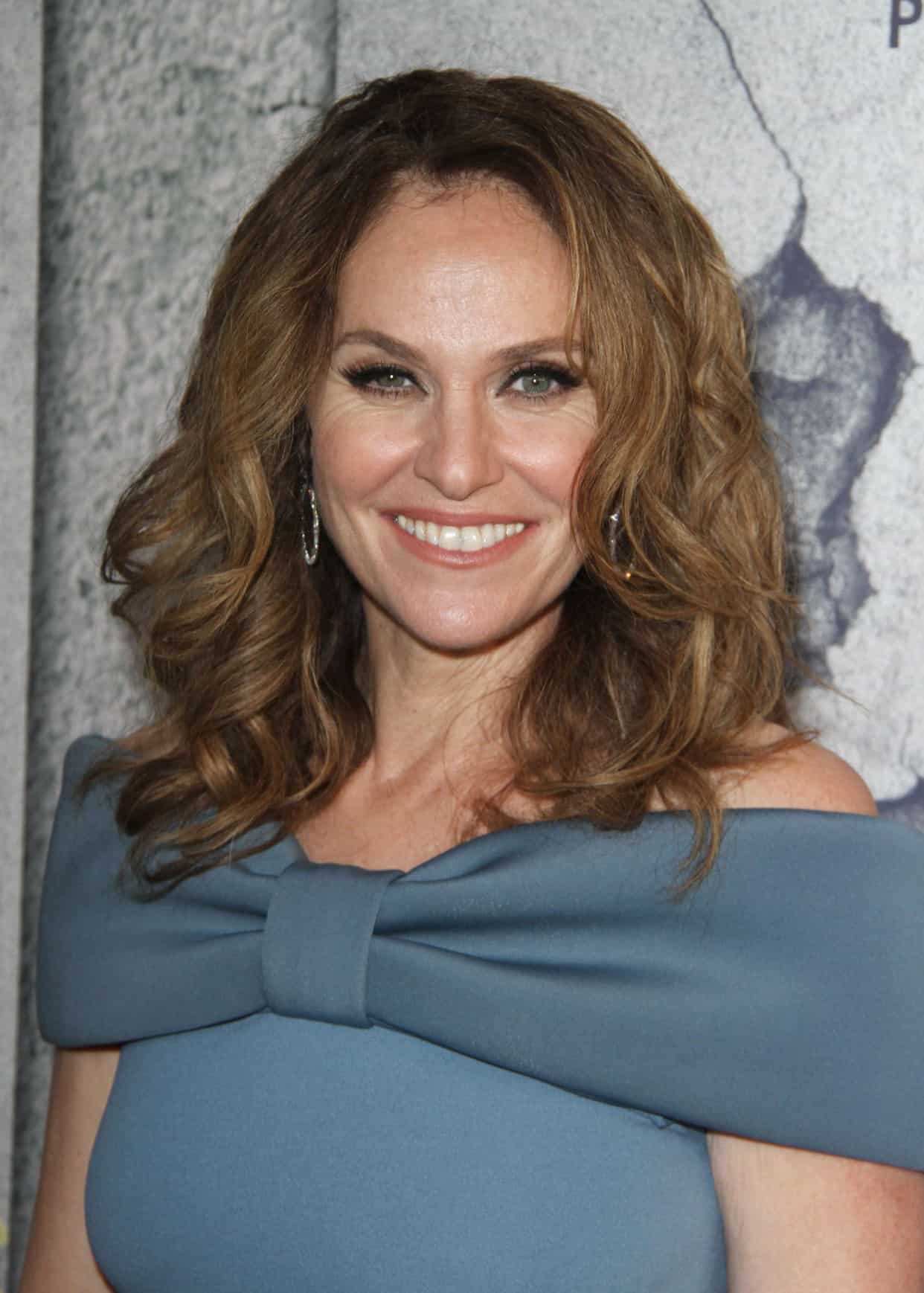 Amy Brenneman - Free pics, galleries & more at Babepedia