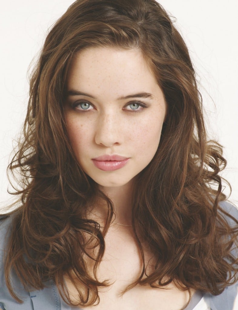 Anna Popplewell - Free pics, galleries & more at Babepedia