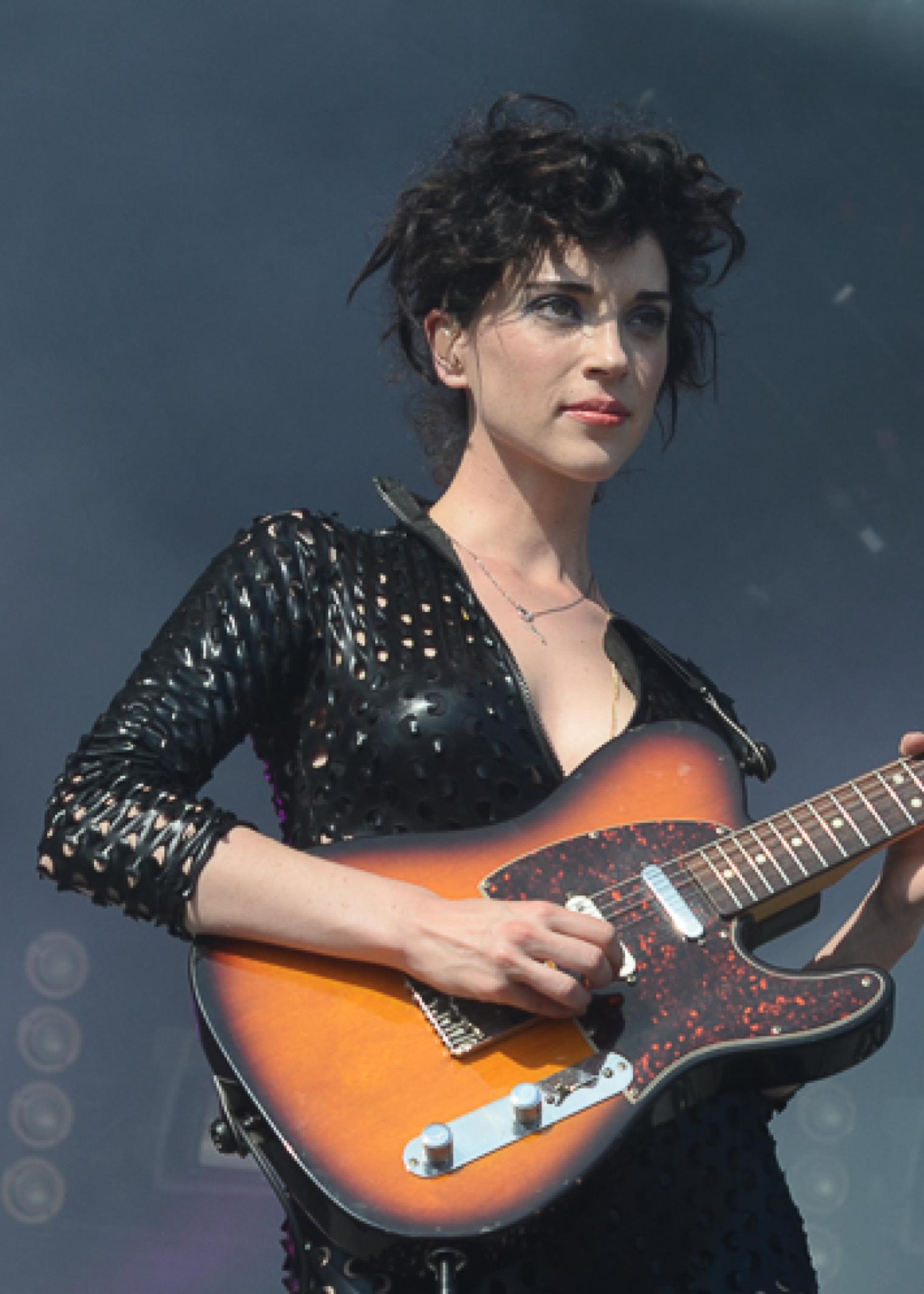 Annie Clark - Free pics, galleries & more at Babepedia