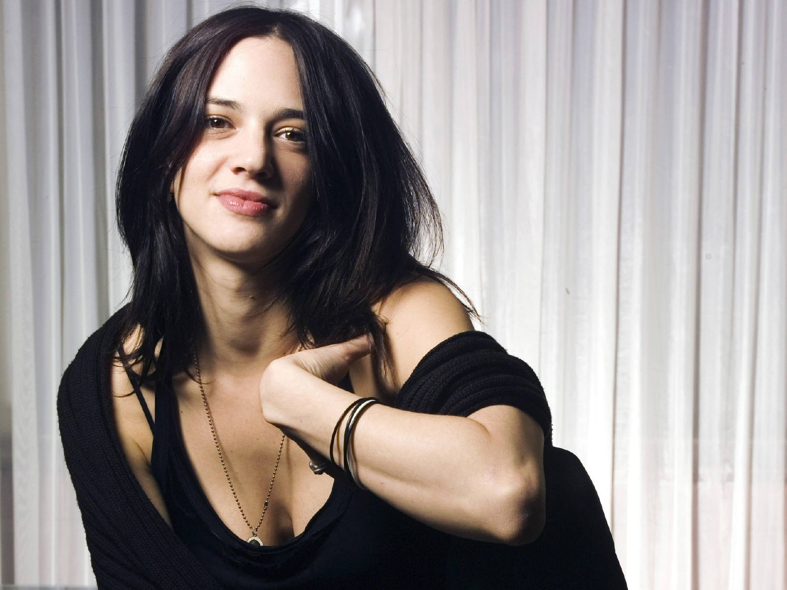 Asia argento boobs