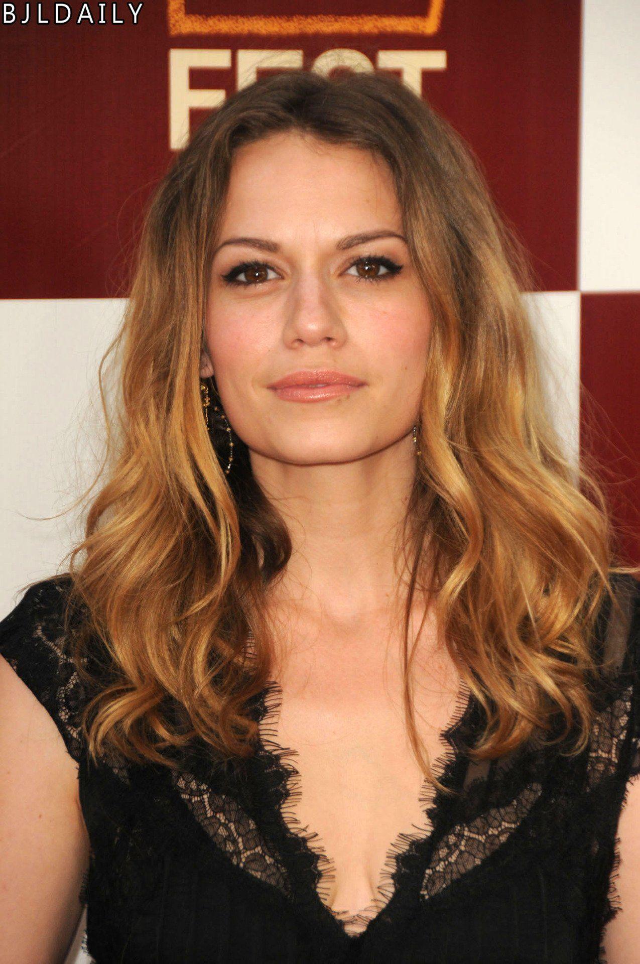 Bethany Joy Lenz - Free pics, galleries & more at Babepedia