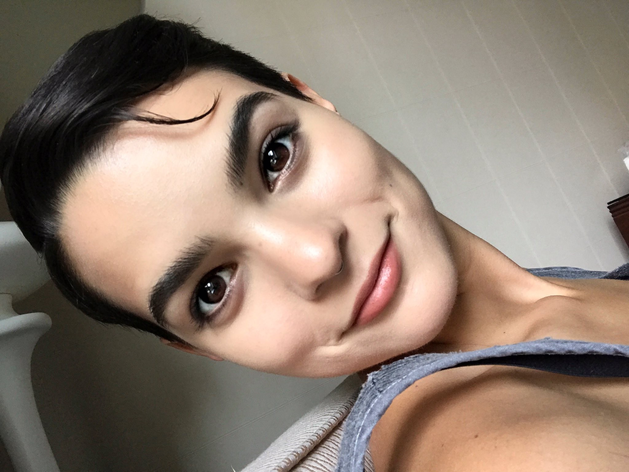 Brianna Hildebrand - Free pics, galleries & more at Babepedia