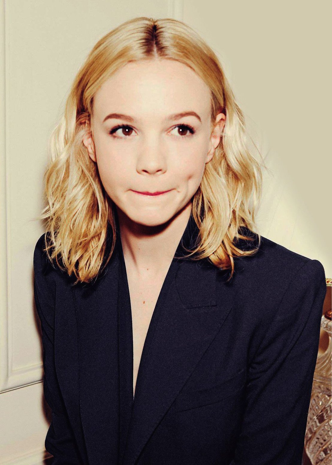 Carey Mulligan - Free pics, galleries & more at Babepedia