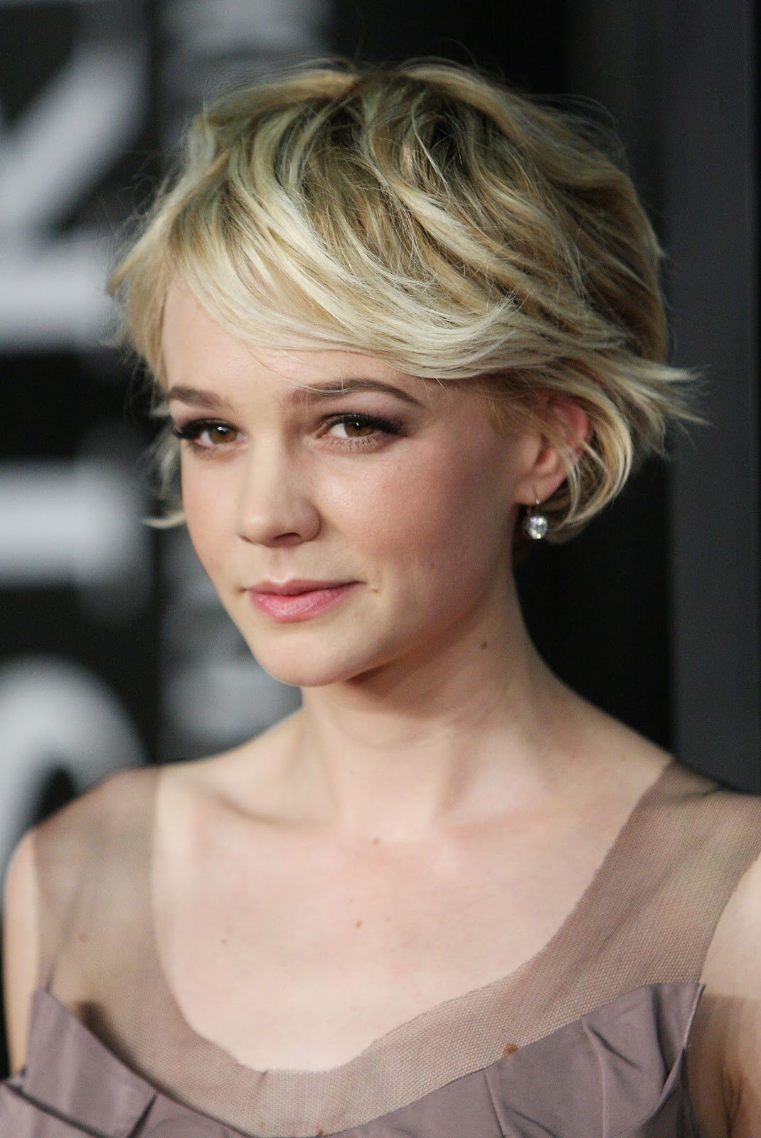 Carey Mulligan - Free pics, galleries & more at Babepedia