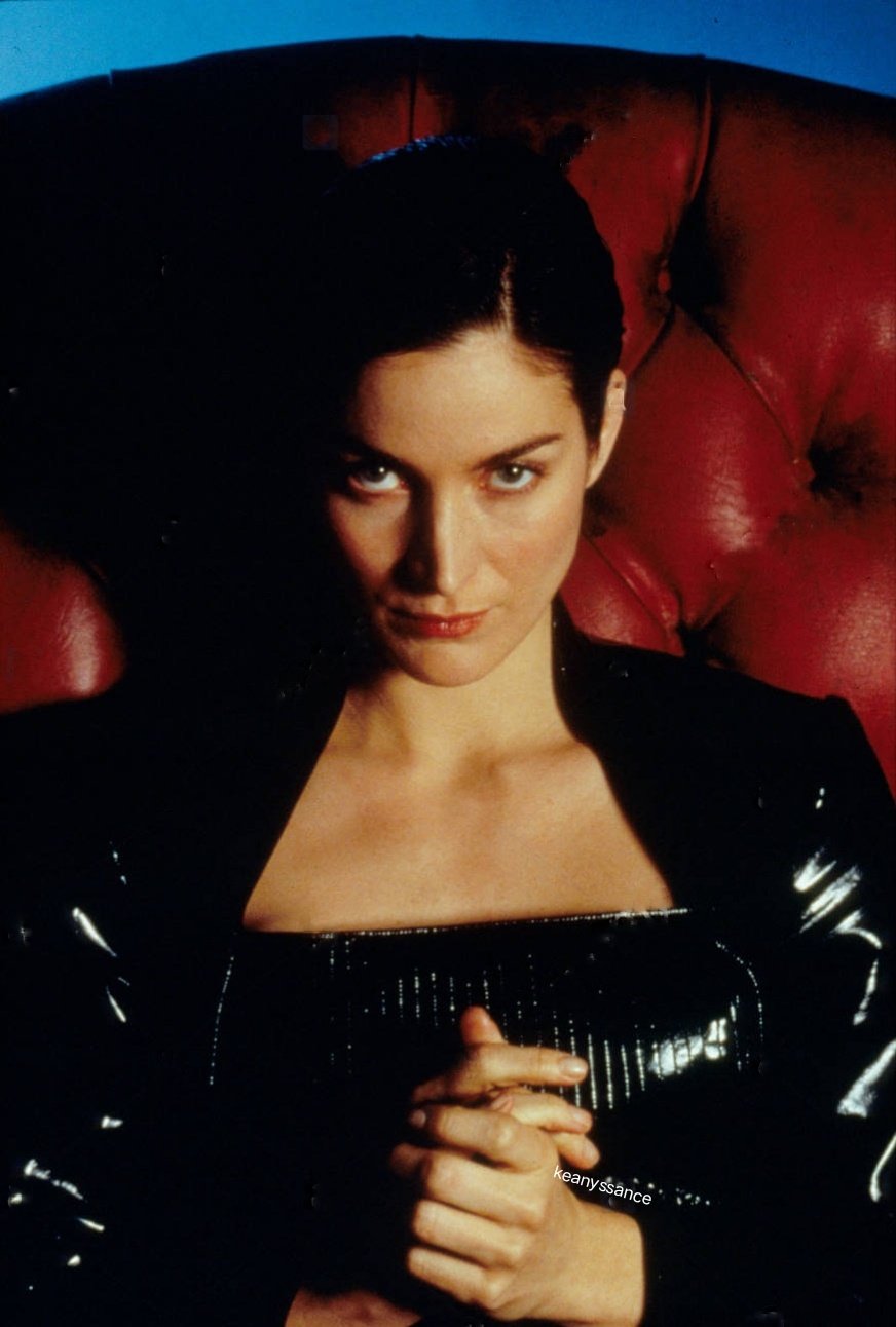 Carrie-Anne Moss - Free pics, galleries & more at Babepedia