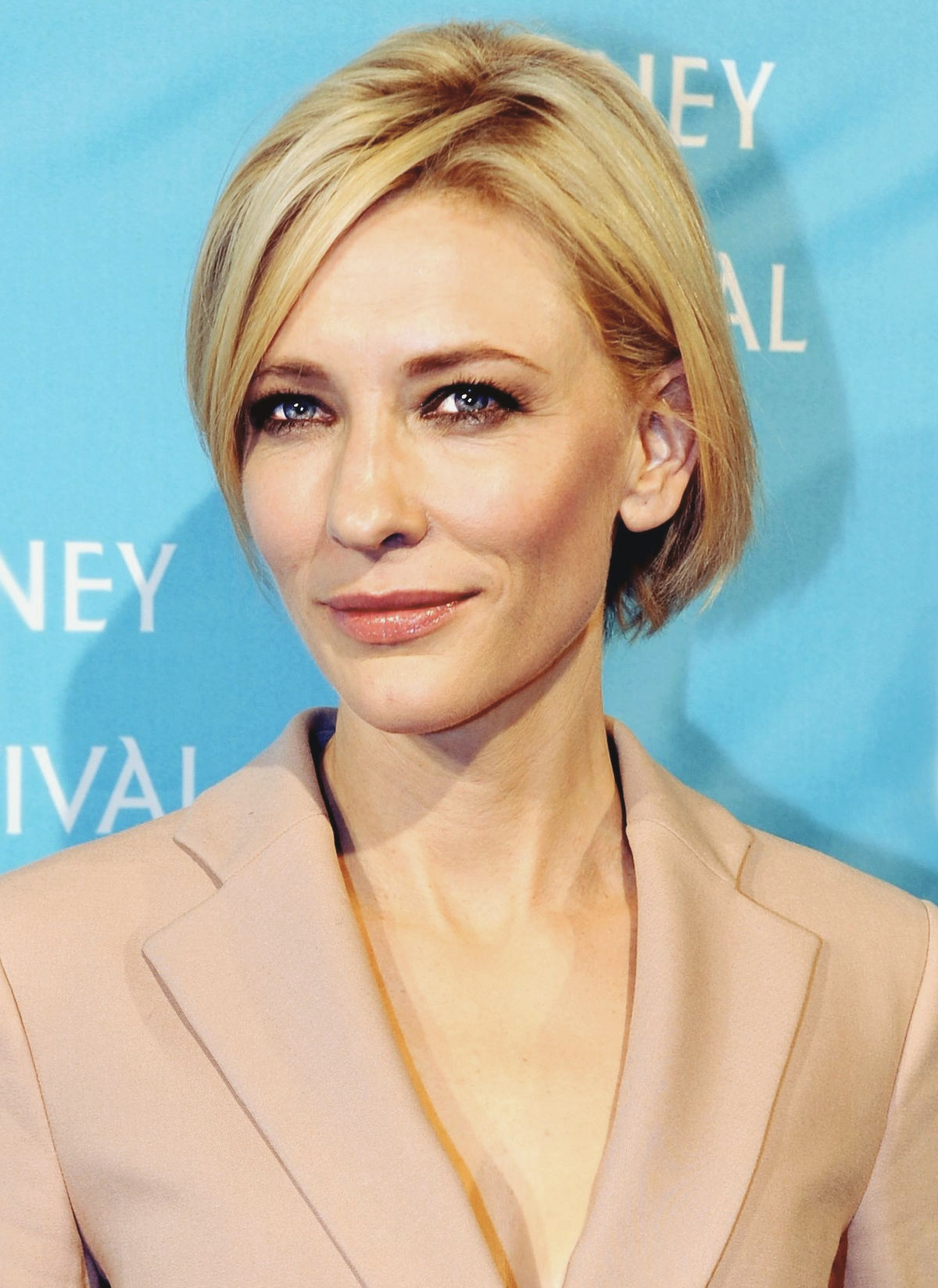 Cate Blanchett - Free pics, galleries & more at Babepedia