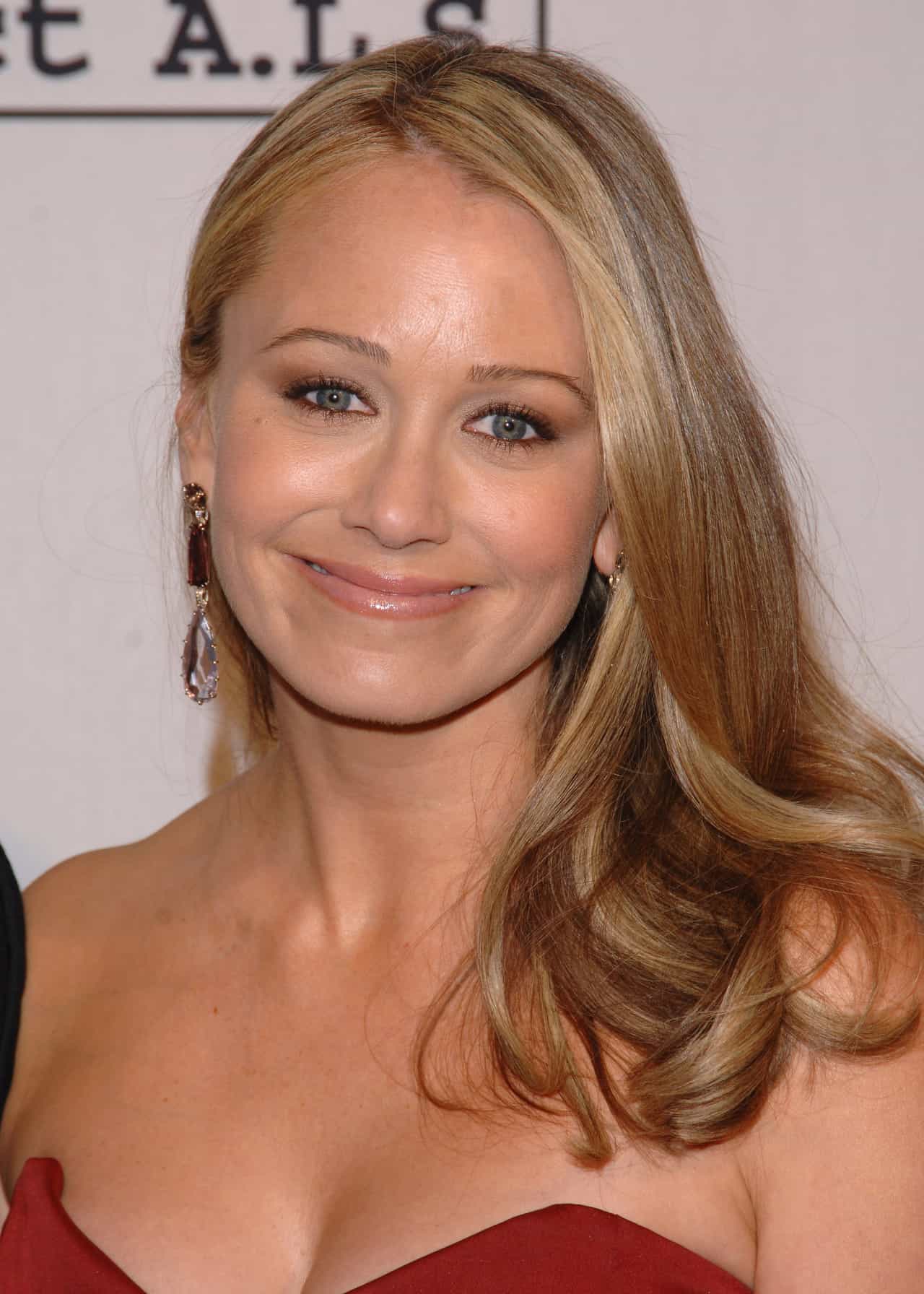 Christine Taylor - Free pics, galleries & more at Babepedia