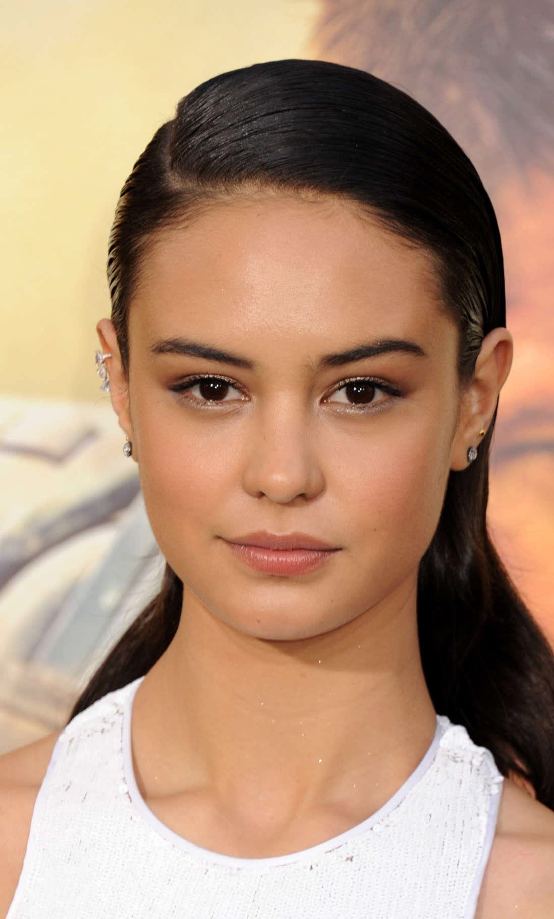 Courtney Eaton - Free pics, galleries & more at Babepedia