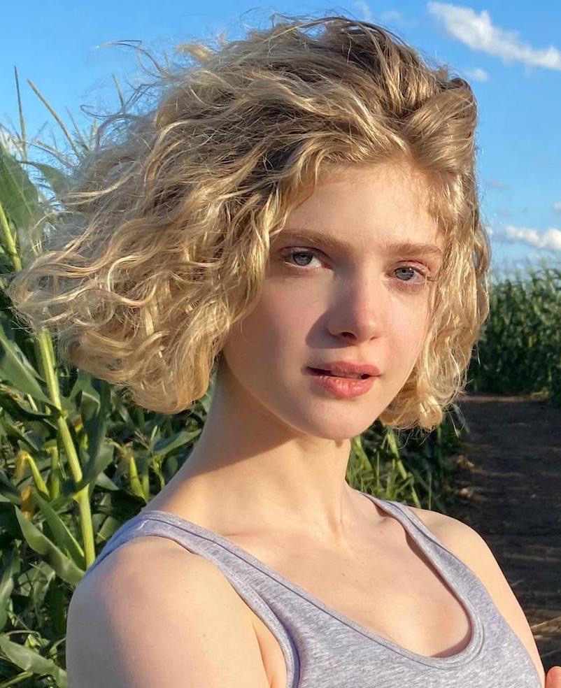 Elena Kampouris - Free pics, galleries & more at Babepedia