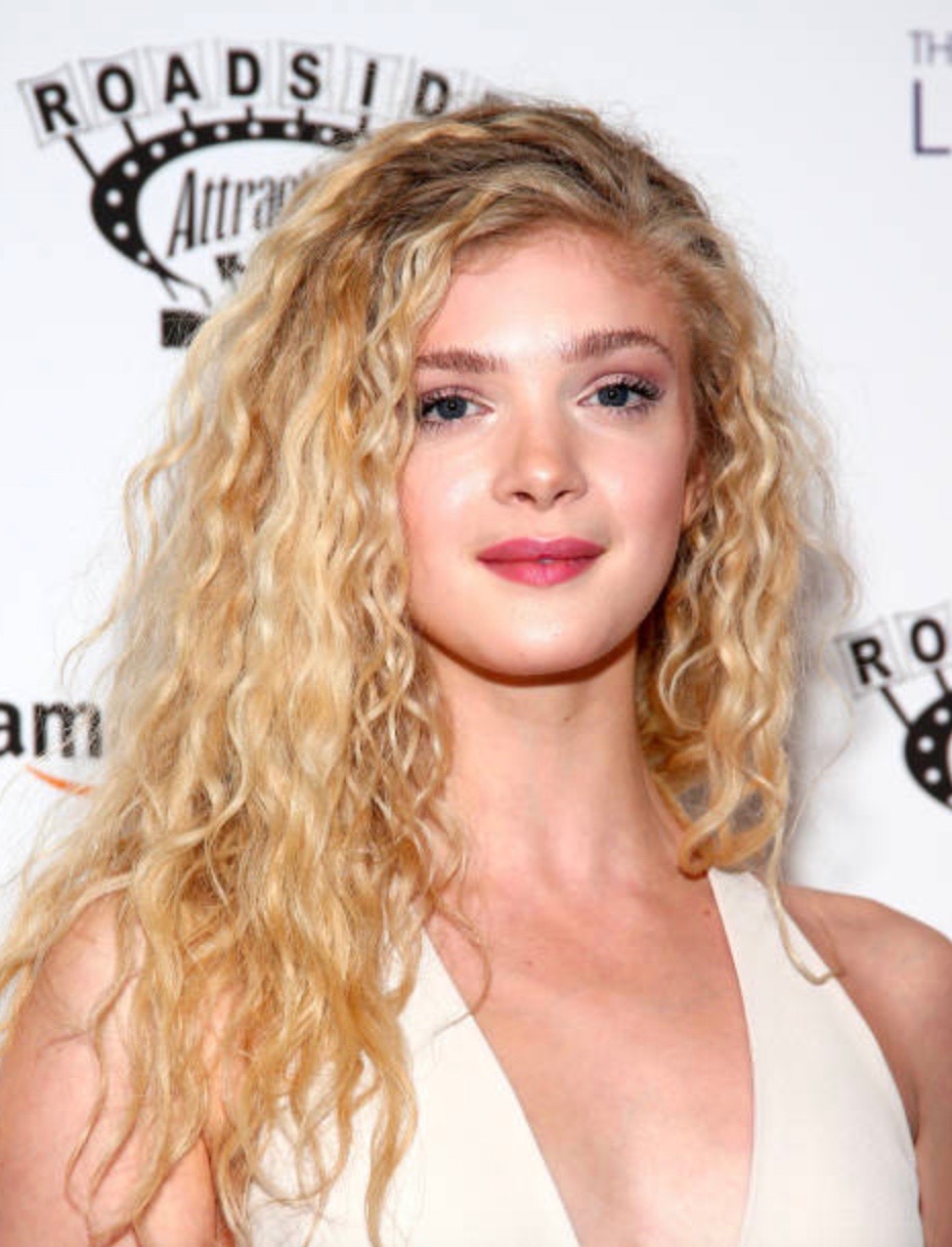 Elena Kampouris - Free pics, galleries & more at Babepedia