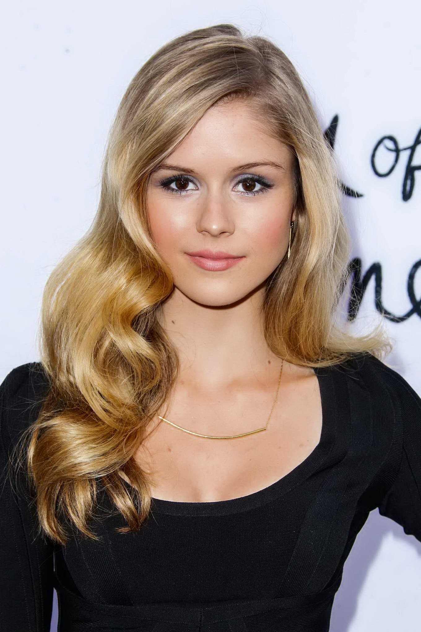 Erin Moriarty - Free pics, galleries & more at Babepedia