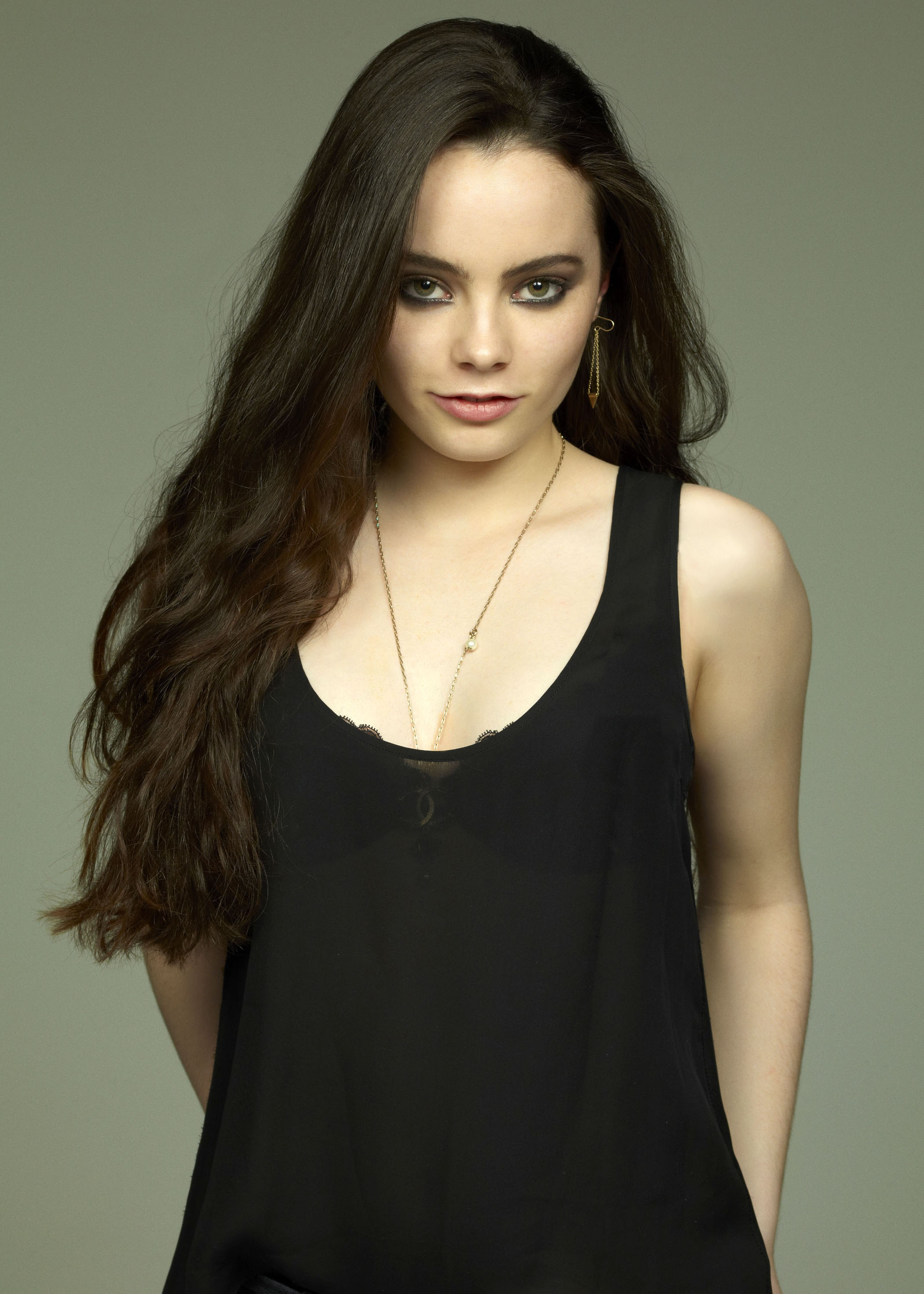 Freya Tingley - Free pics, galleries & more at Babepedia