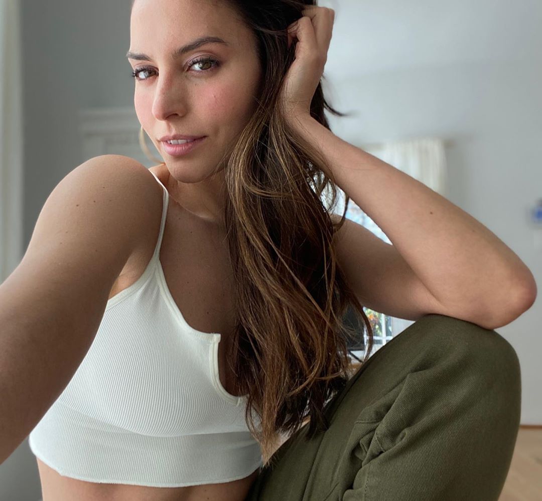 Genesis Rodriguez - Free pics, galleries & more at Babepedia