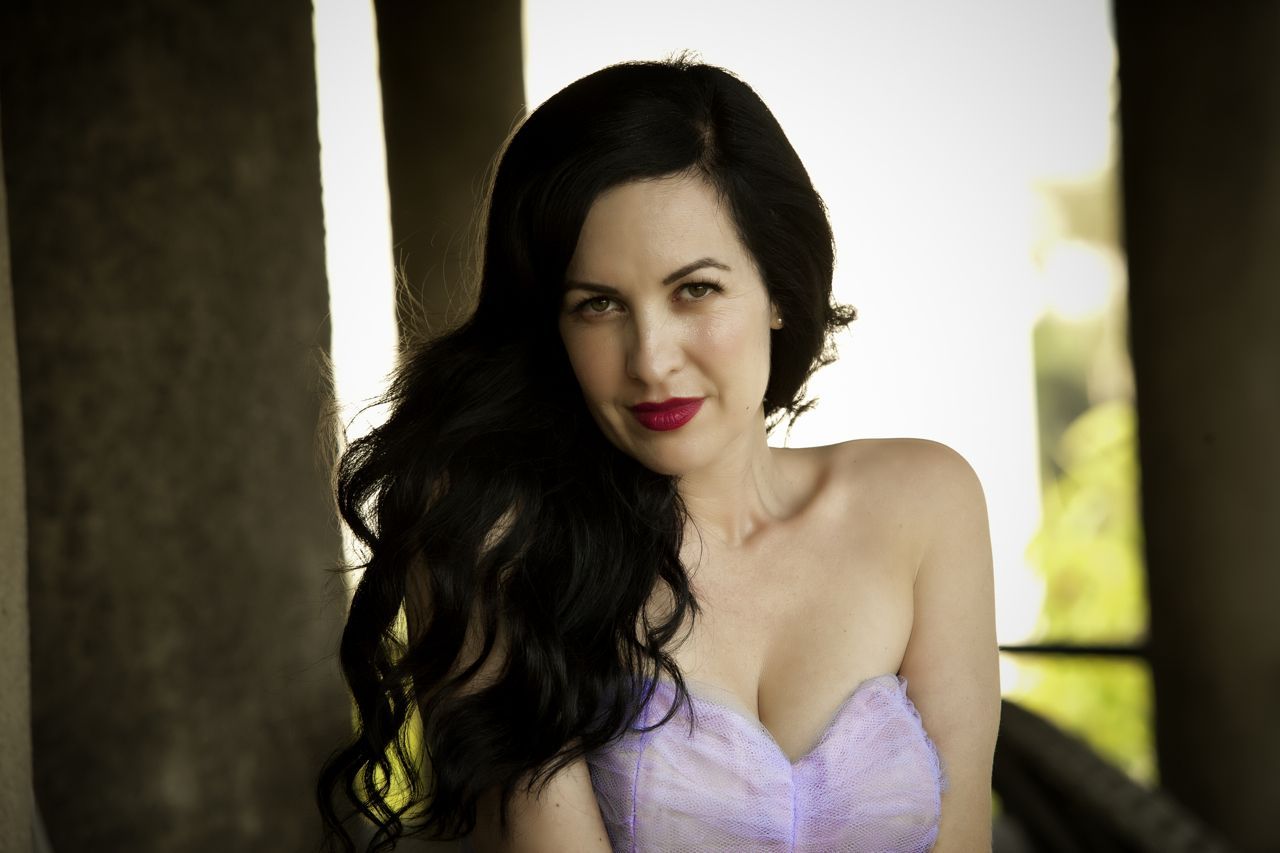 Grey DeLisle - Free pics, galleries & more at Babepedia