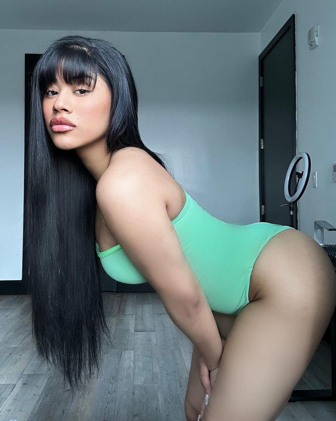 Hennessy Carolina - Free pics, galleries & more at Babepedia