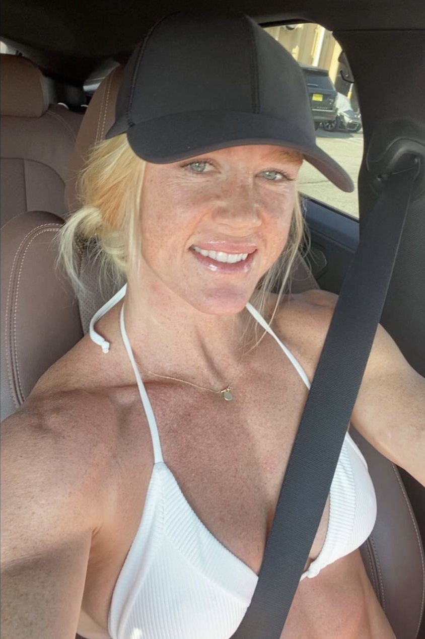 Holly Holm - Free pics, galleries & more at Babepedia