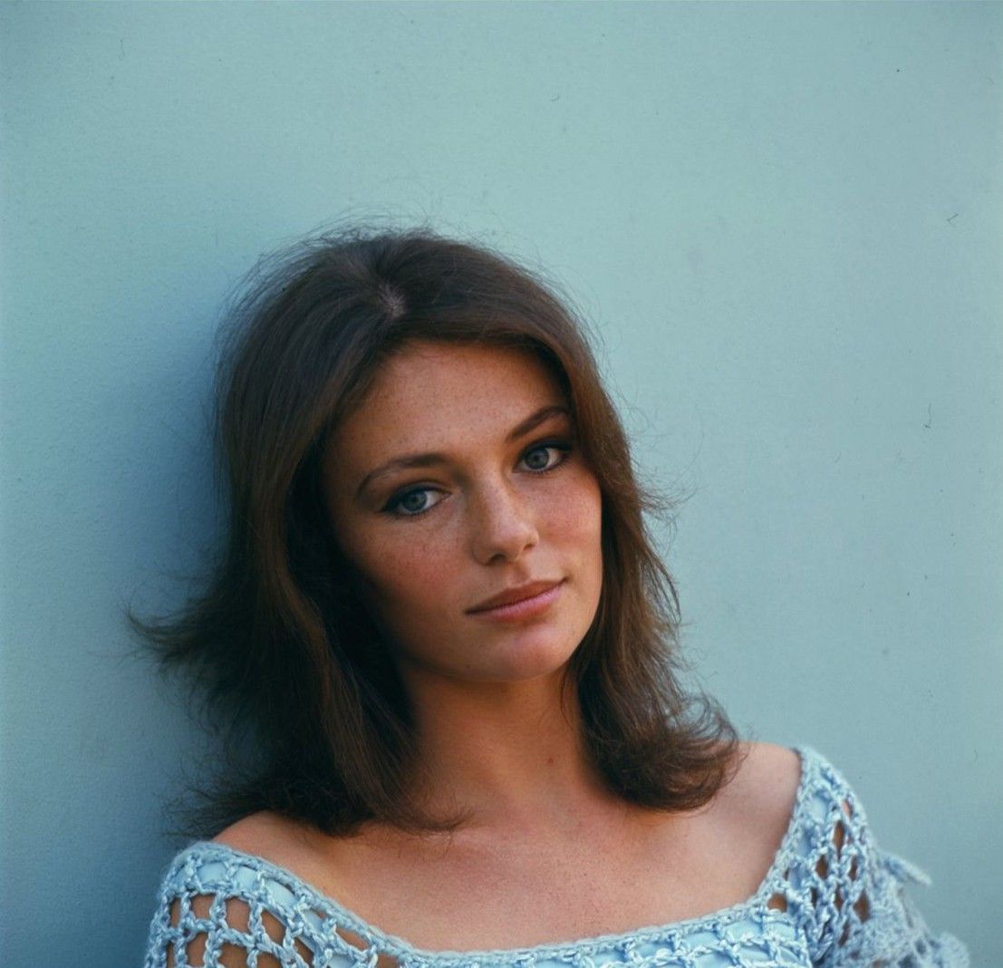 Jacqueline Bisset - Free pics, galleries & more at Babepedia