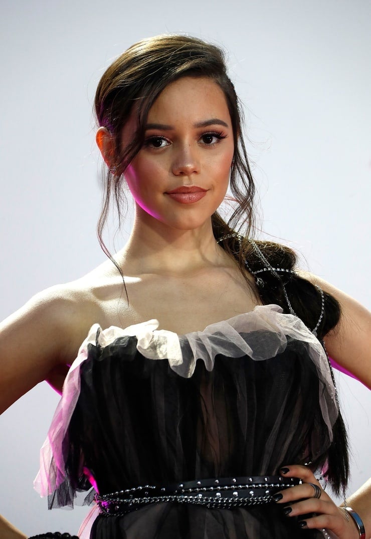 Jenna Ortega - Free pics, galleries & more at Babepedia