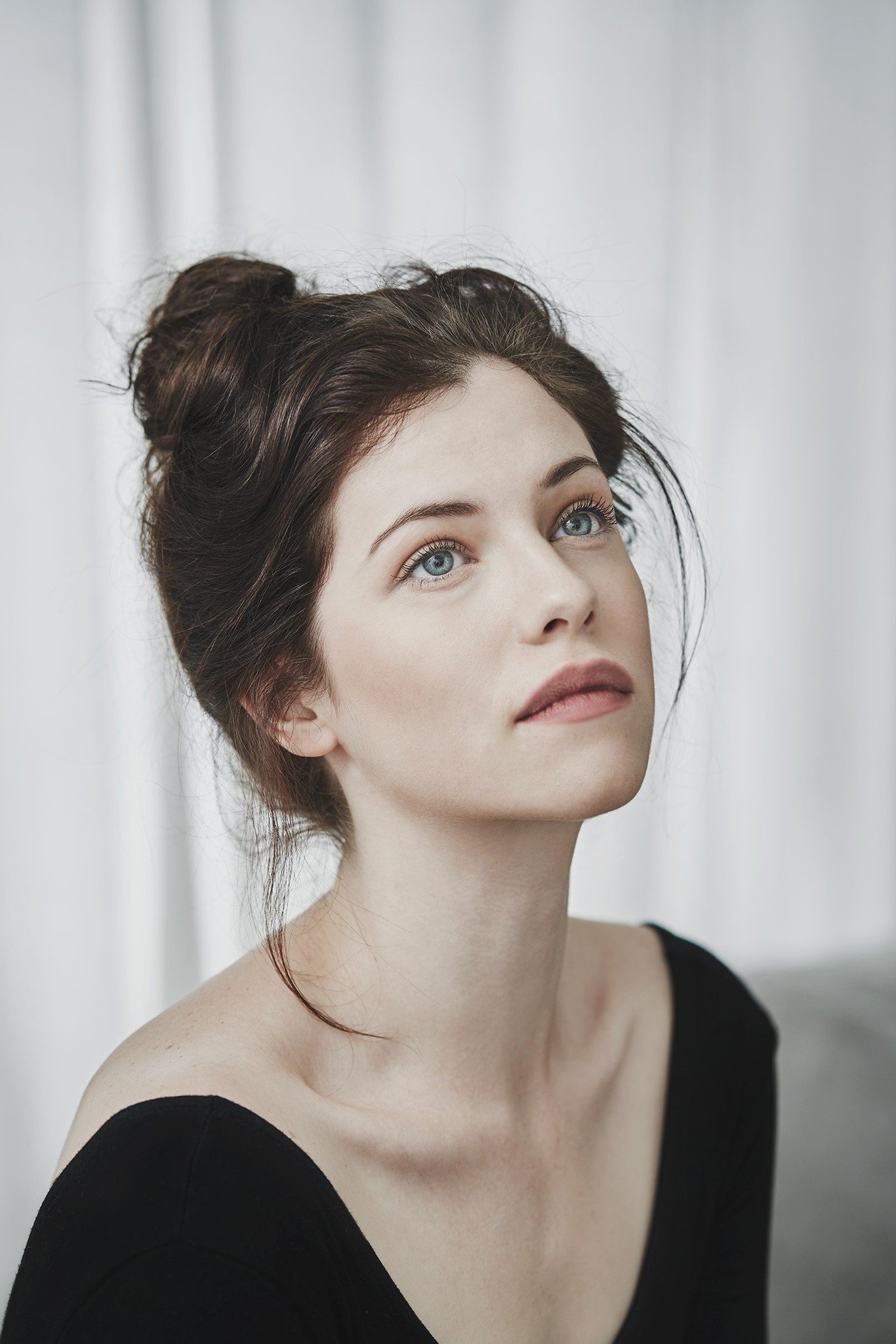 Jessica De Gouw - Free pics, galleries & more at Babepedia