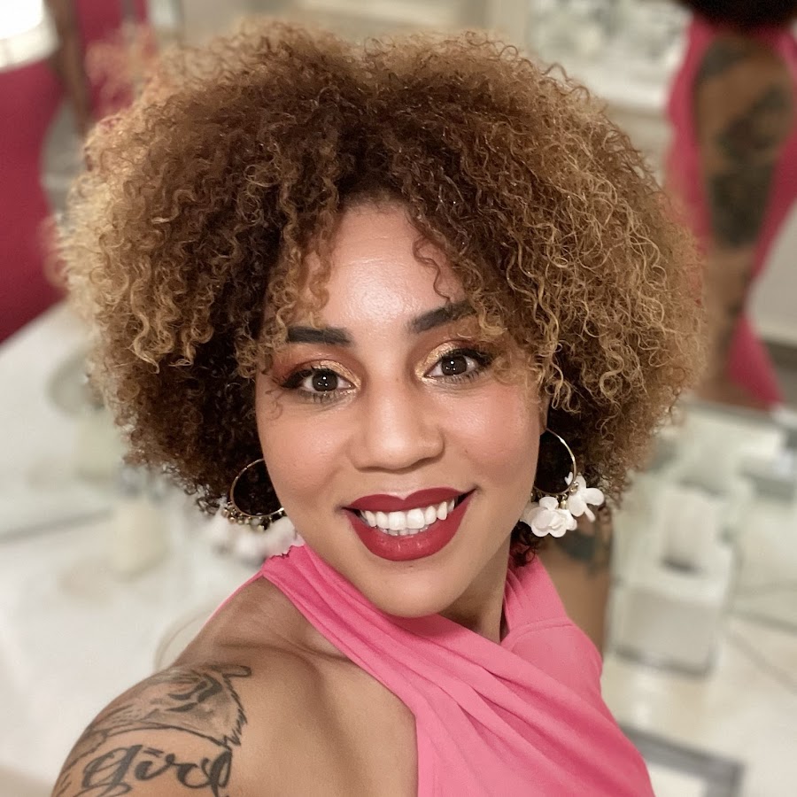 Joy Villa - Free pics, galleries & more at Babepedia