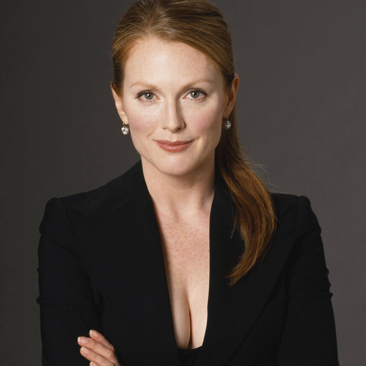 Julianne Moore - Free pics, galleries & more at Babepedia