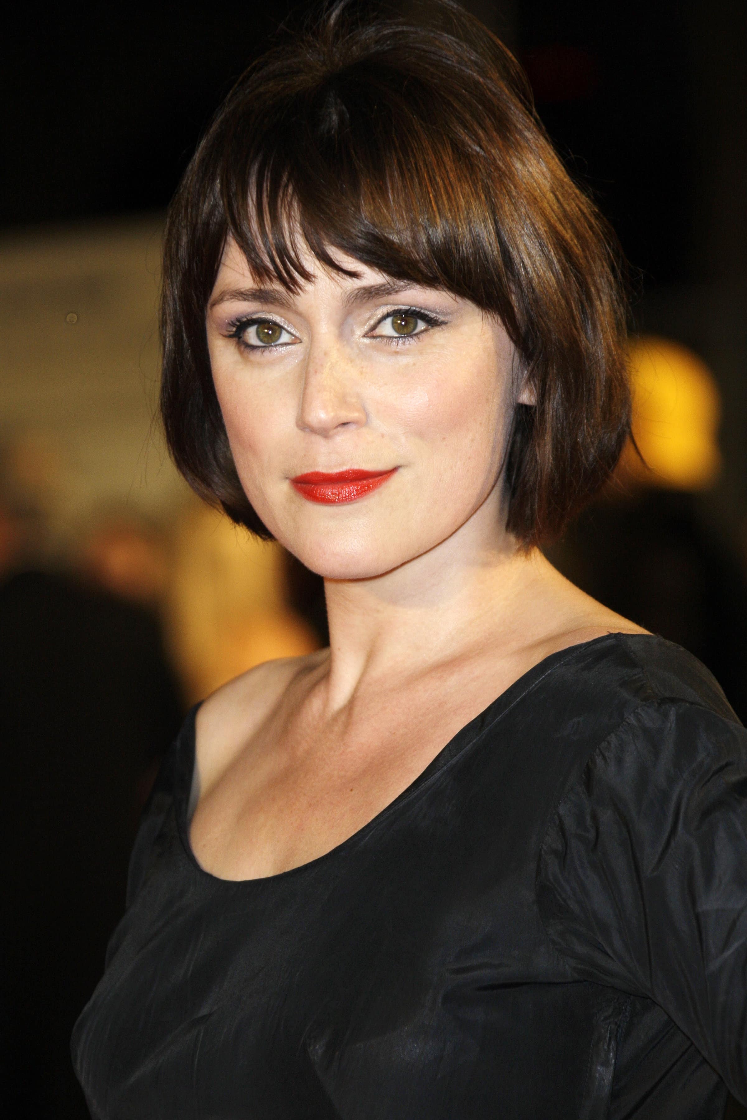 Keeley Hawes - Free pics, galleries & more at Babepedia