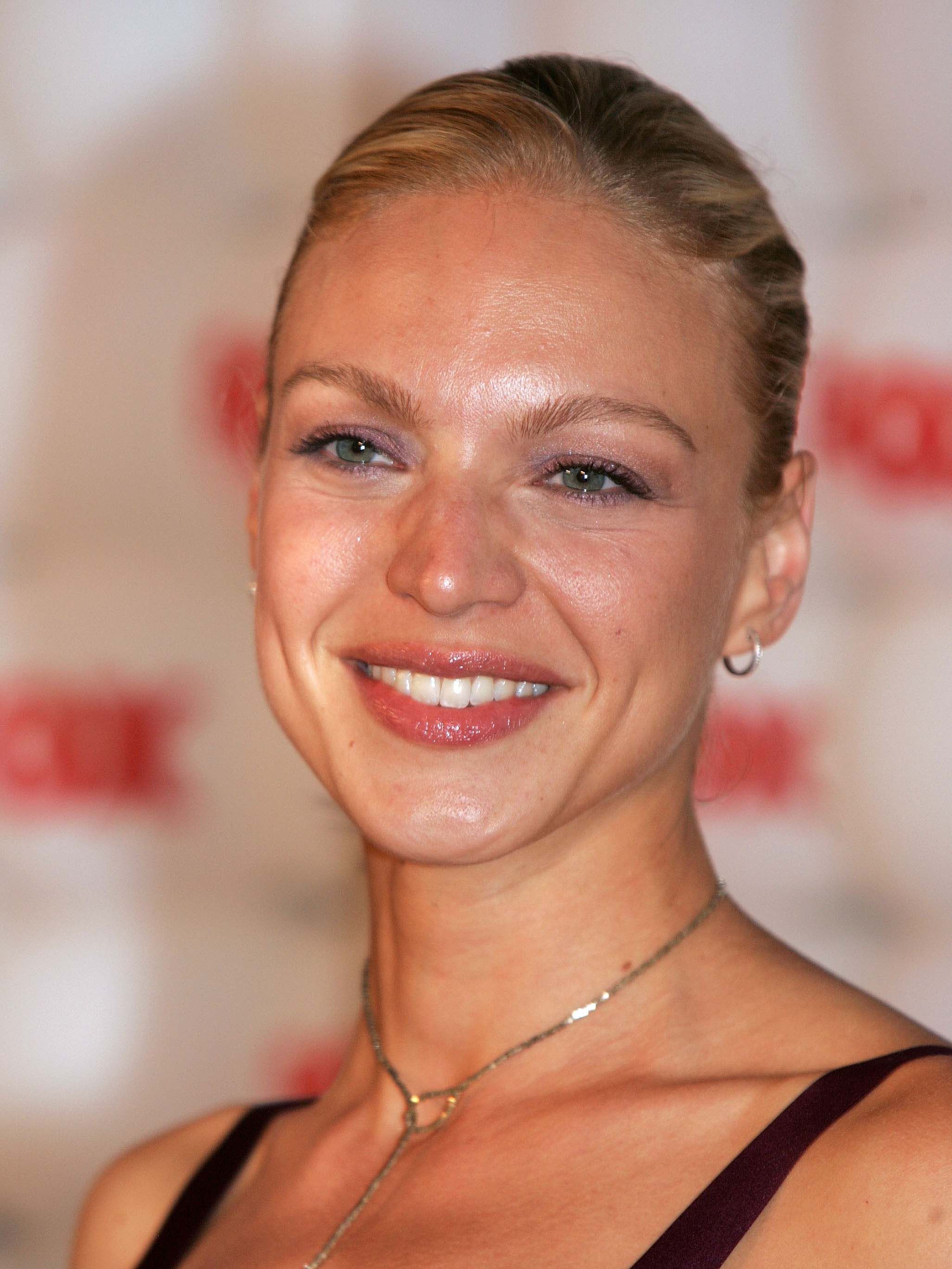 Kristin Lehman - Free pics, galleries & more at Babepedia