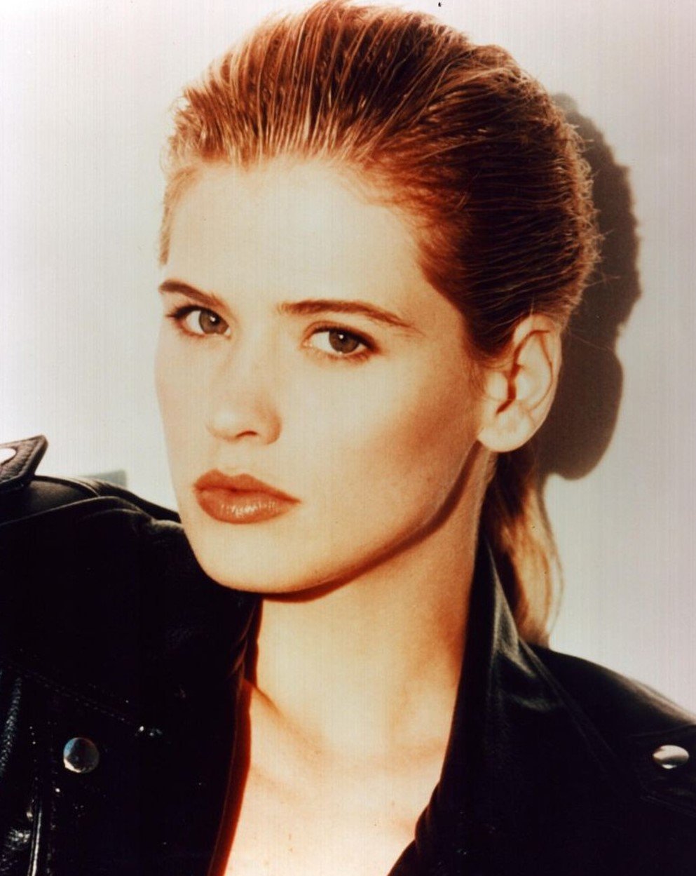 Kristy Swanson - Free pics, galleries & more at Babepedia