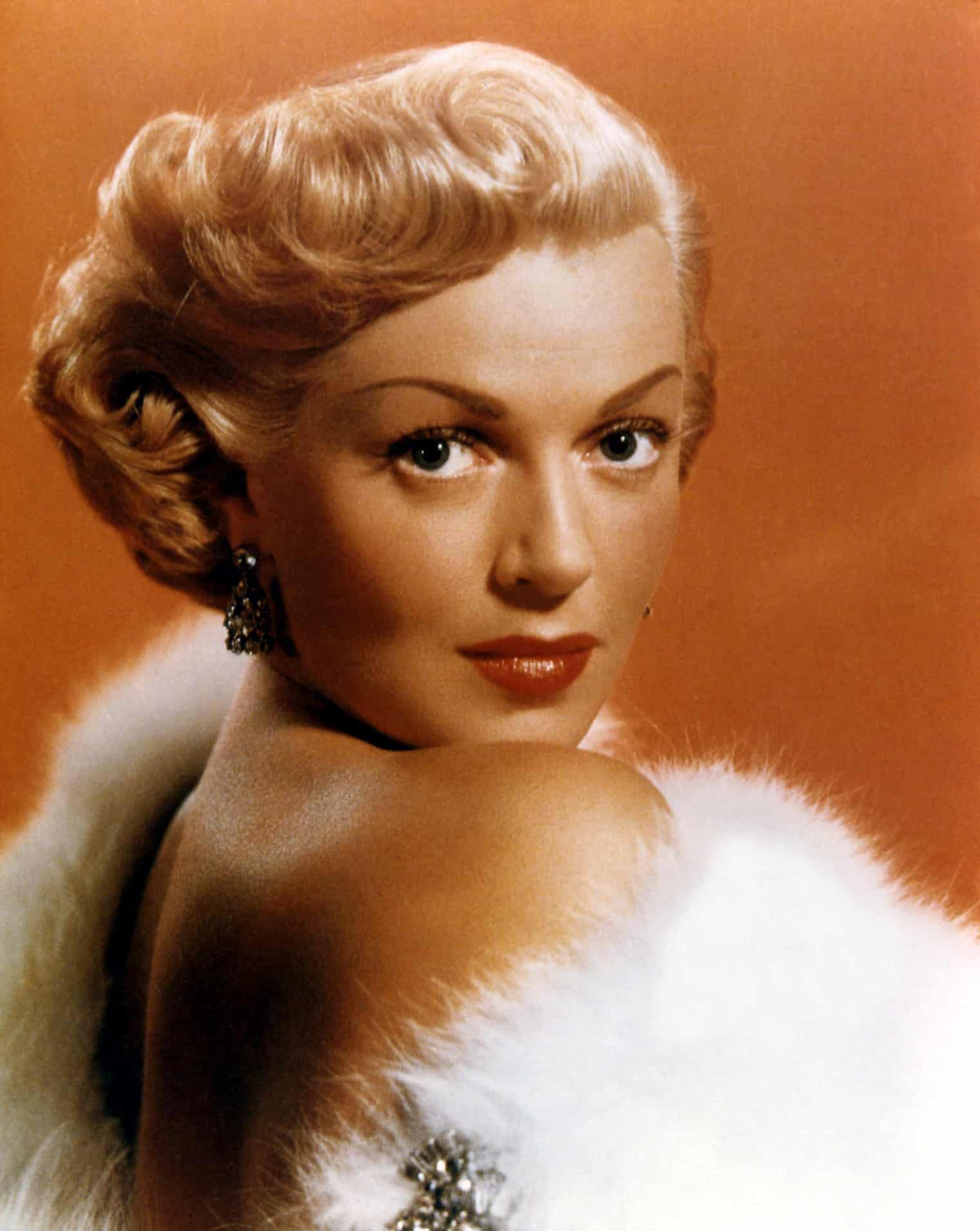 Lana Turner - Free pics, galleries & more at Babepedia