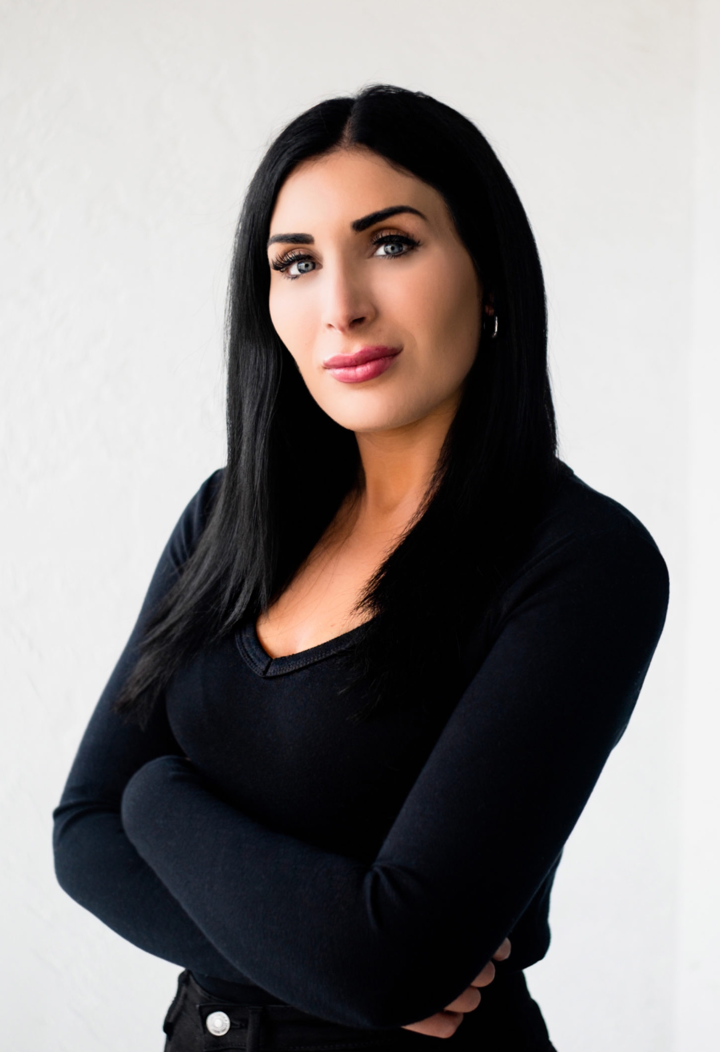 Laura Loomer - Free pics, galleries & more at Babepedia