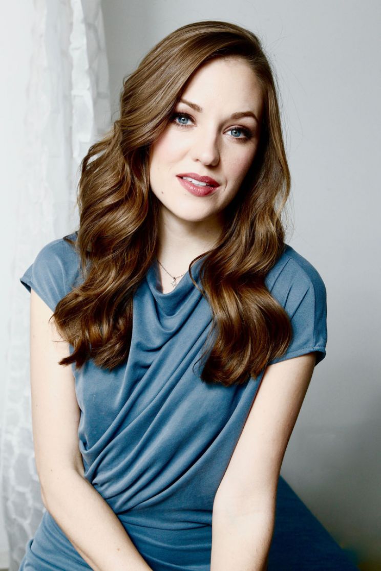 Laura Osnes - Free pics, galleries & more at Babepedia