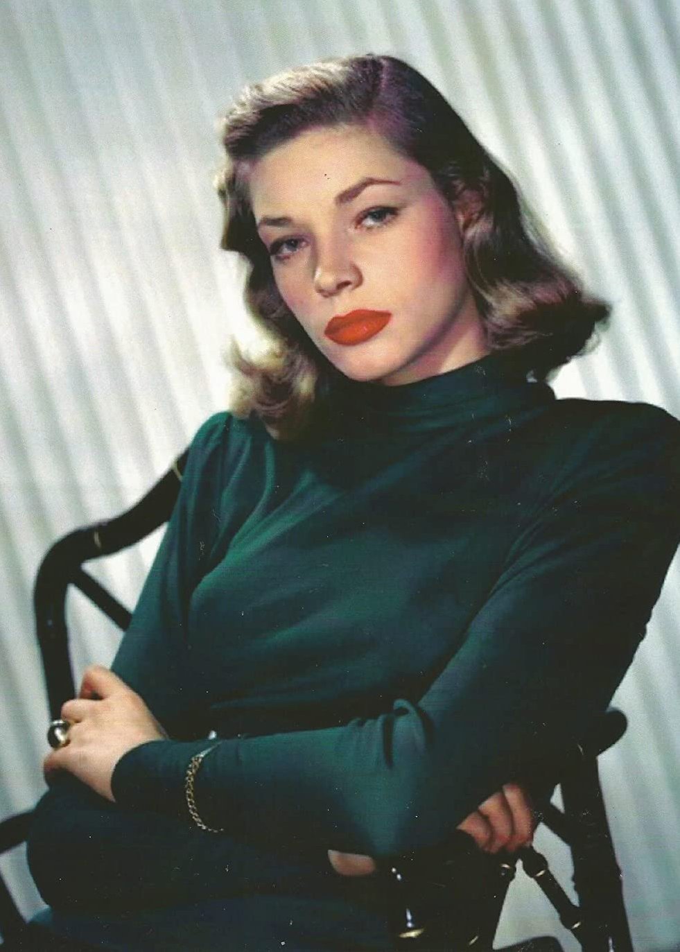 Lauren Bacall - Free pics, galleries & more at Babepedia