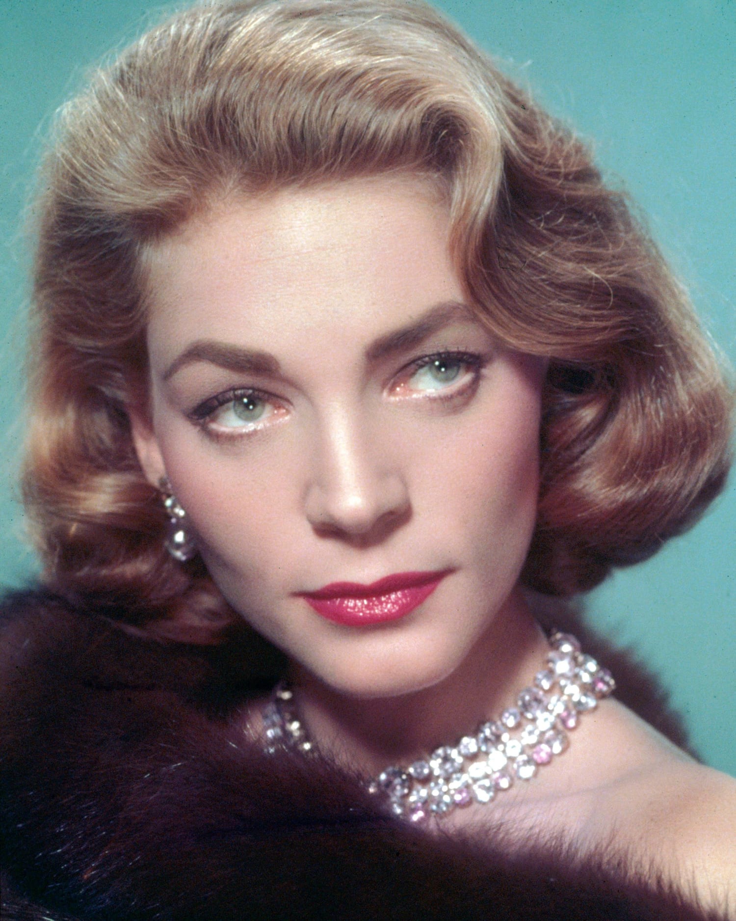 Lauren Bacall - Free pics, galleries & more at Babepedia