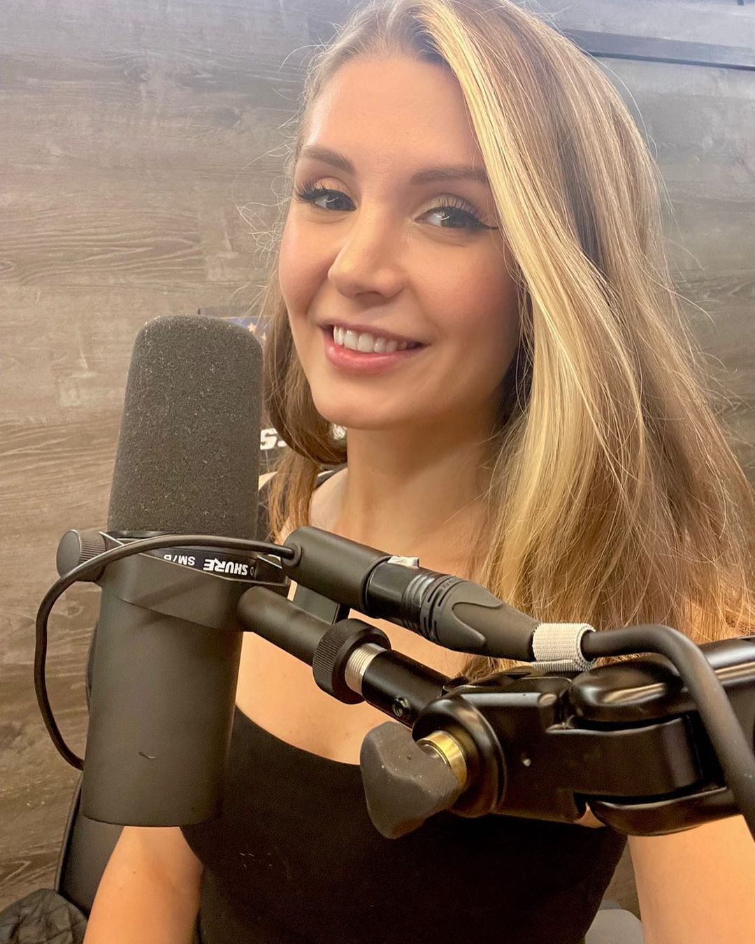 Lauren Southern - Free pics, galleries & more at Babepedia