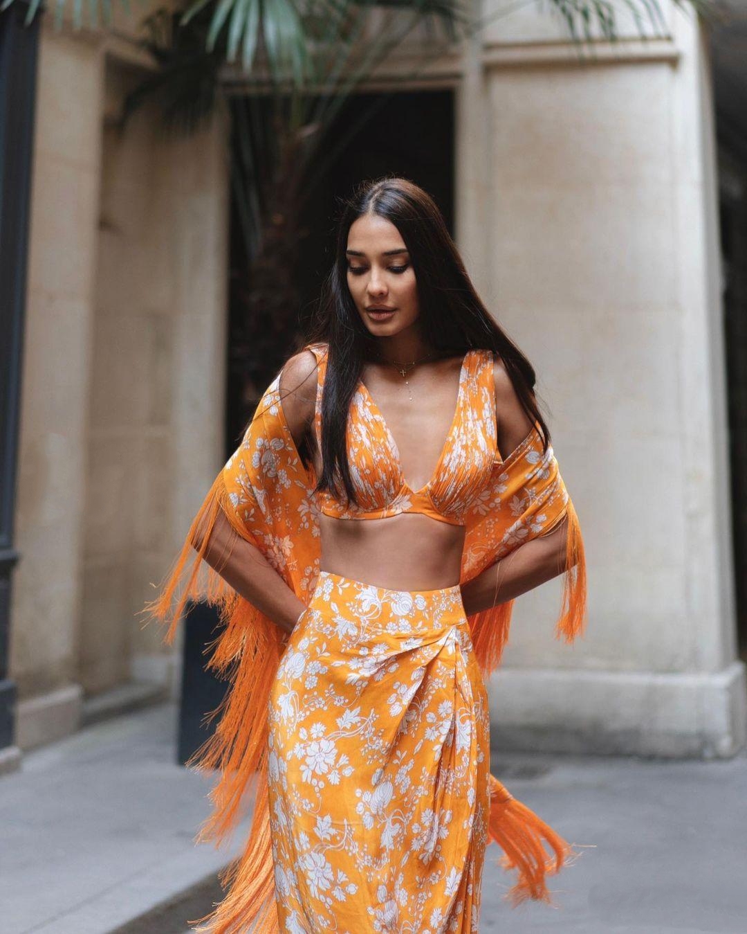 Lisa Haydon - Free sexy pics, galleries & more at Babepedia