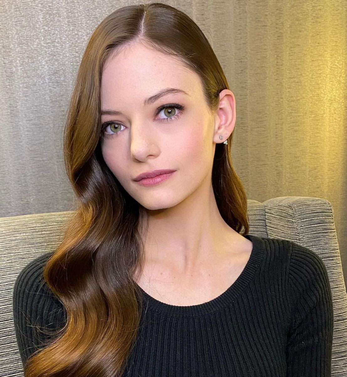 Mackenzie Foy - Free pics, galleries & more at Babepedia