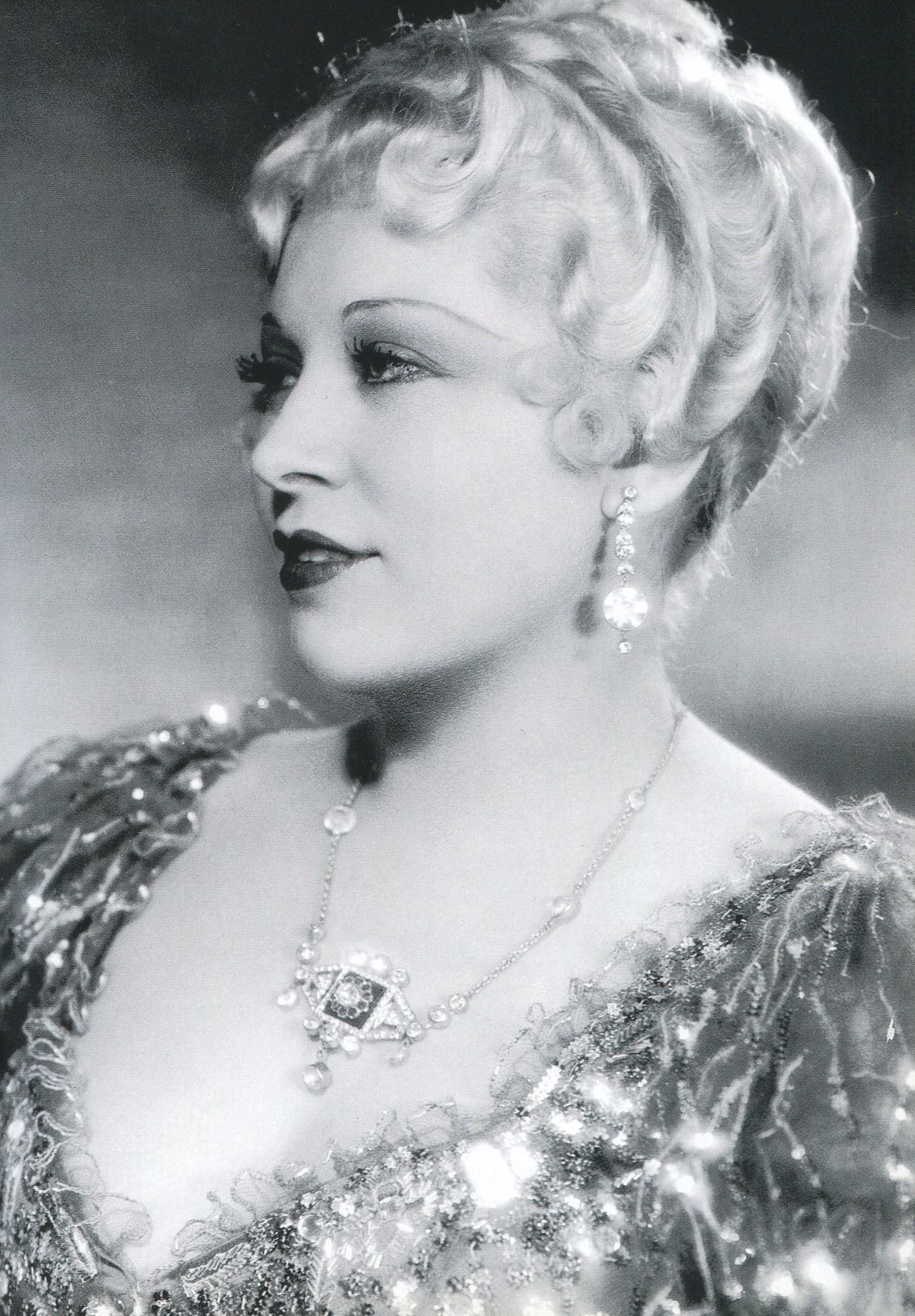 Mae West - Free pics, galleries & more at Babepedia