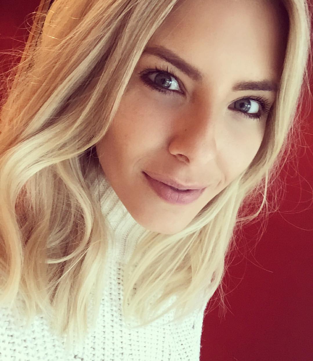 Mollie King - Free pics, galleries & more at Babepedia