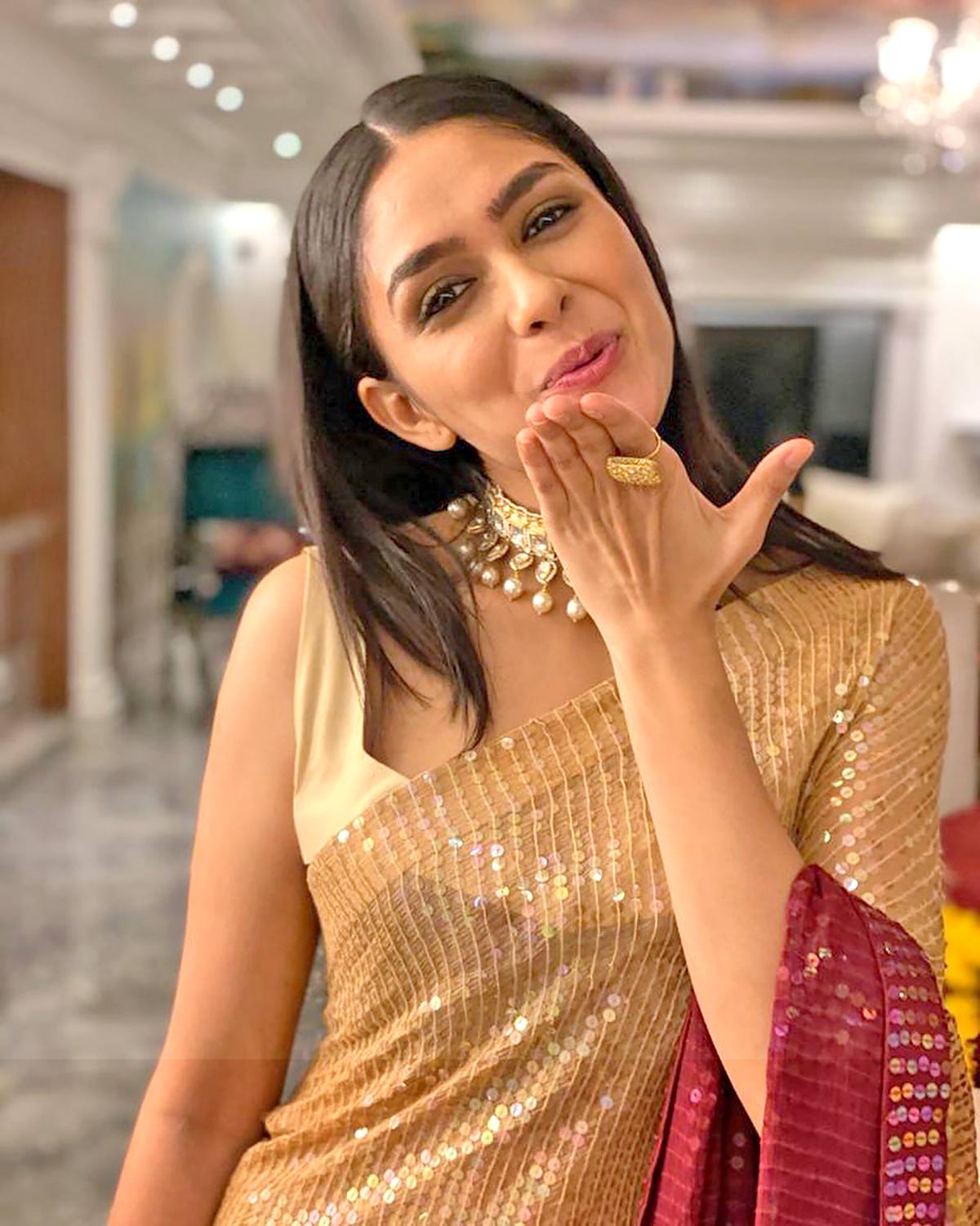 Mrunal Thakur - Free pics, galleries & more at Babepedia