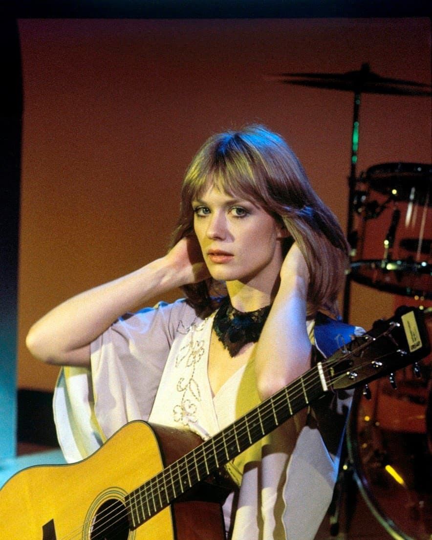 Nancy Wilson - Free pics, galleries & more at Babepedia