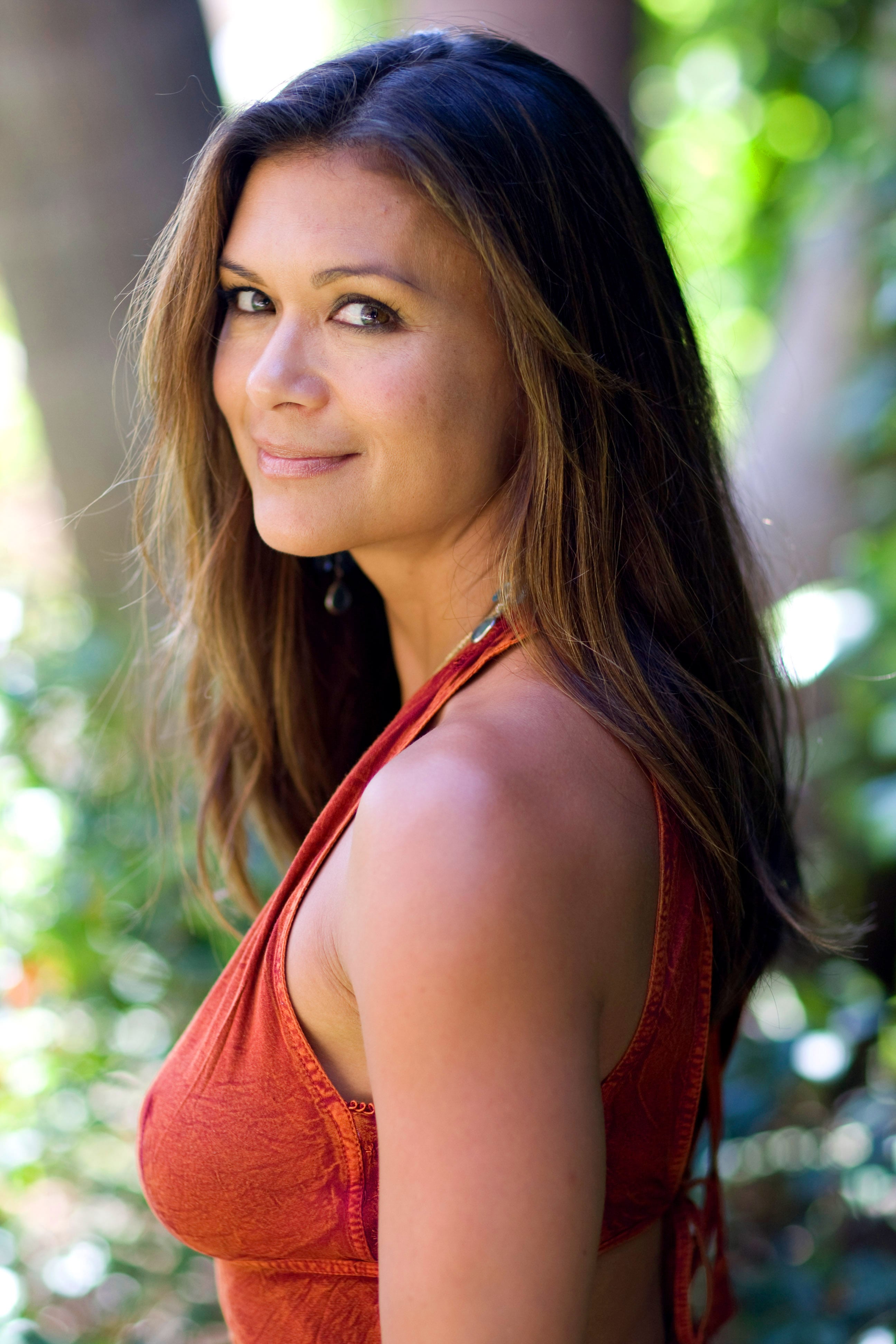 Nia Peeples - Free pics, galleries & more at Babepedia