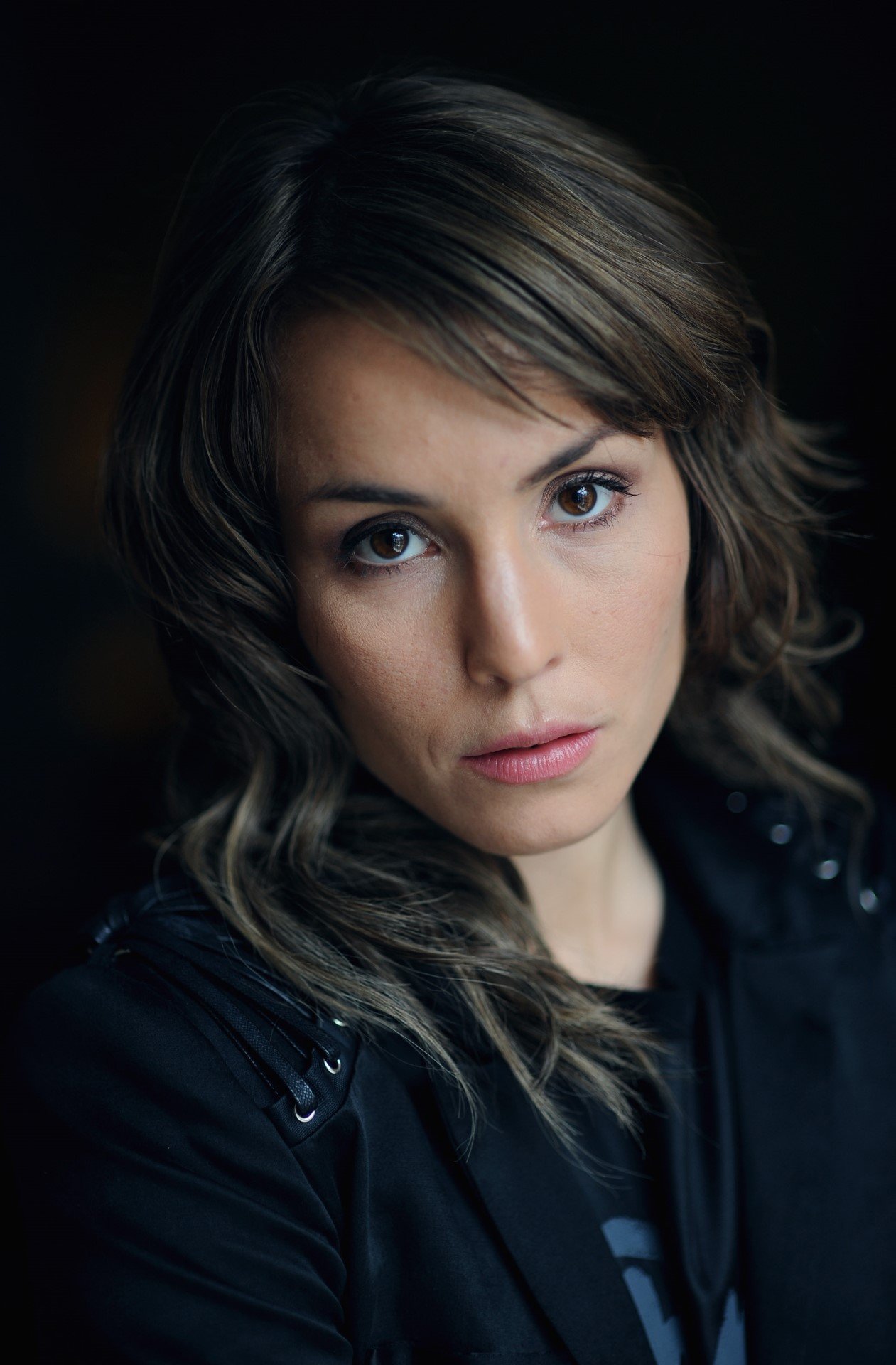 Noomi Rapace - Free pics, galleries & more at Babepedia